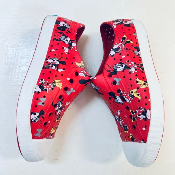 Native Disney Slip-On Jefferson Minnie Print Water Sneakers M5 W7 - Picture 3 of 11